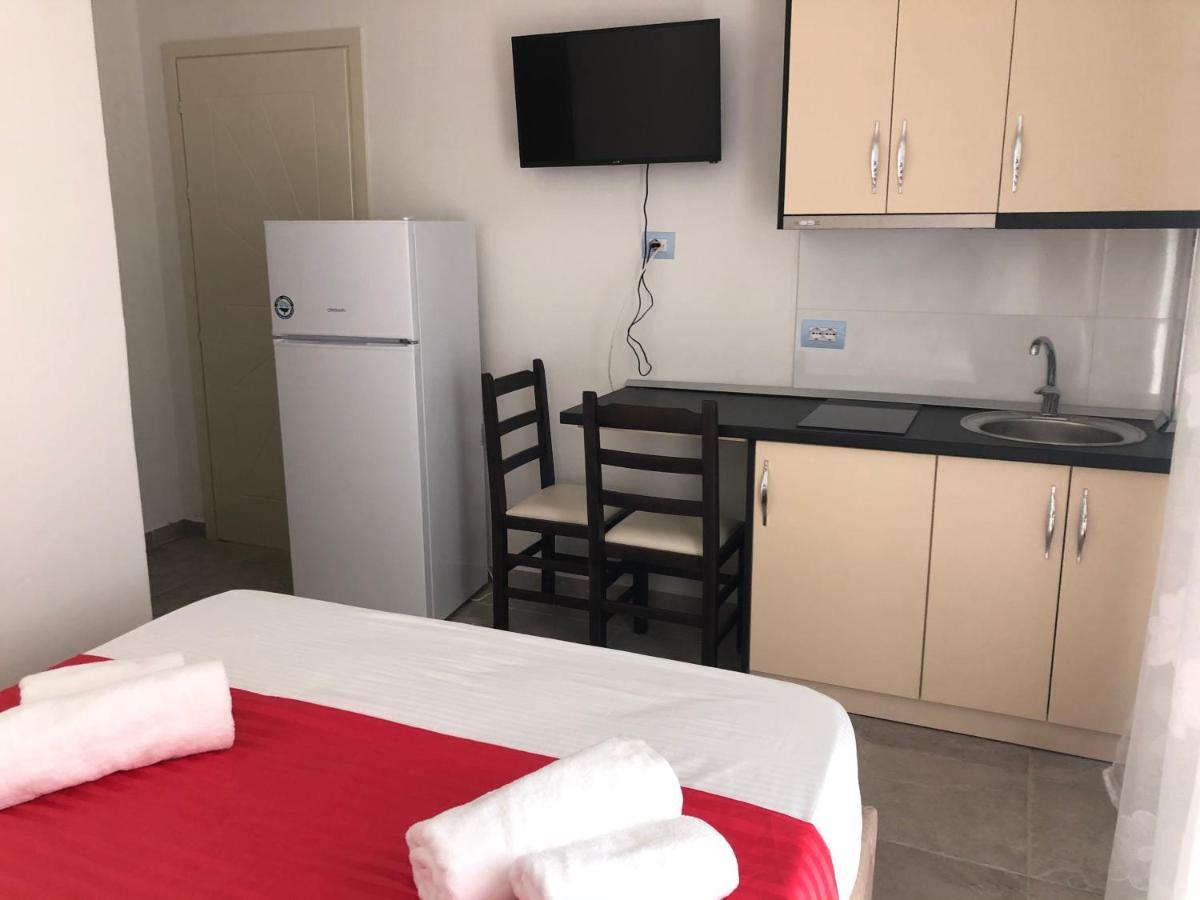 Elton Tafa Guesthouse Ксамил Екстериор снимка