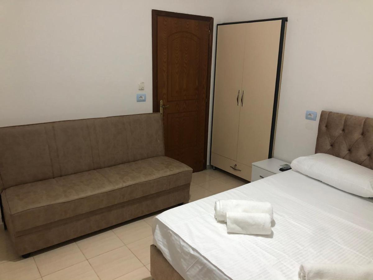Elton Tafa Guesthouse Ксамил Екстериор снимка
