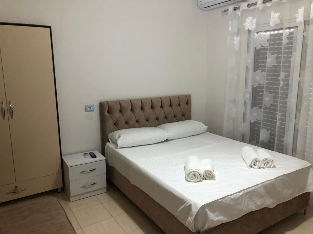 Elton Tafa Guesthouse Ксамил Екстериор снимка
